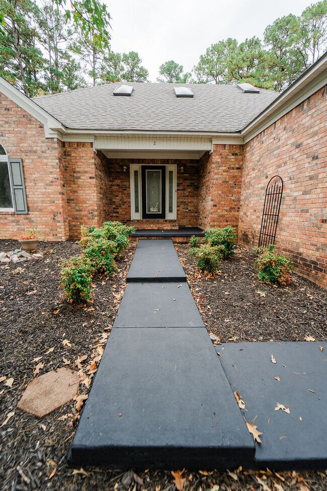 Building Photo - Charming, 3 Bedroom, 2 Bath. With wonderful outdoor living space