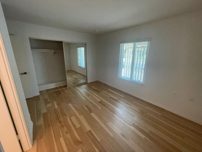 Building Photo - Awesome home on massive lot, 55+ community