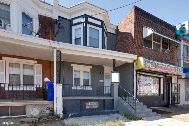 Building Photo - 6205 Elmwood Ave