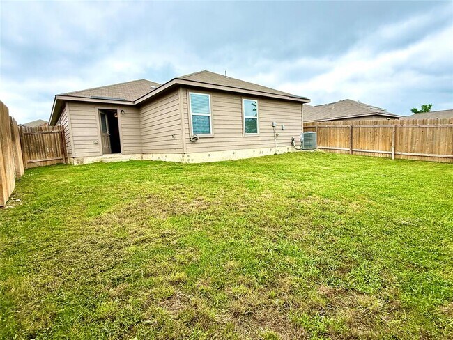 Building Photo - 353 Cres Park Dr