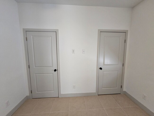 Building Photo - 181 Hacienda Loop