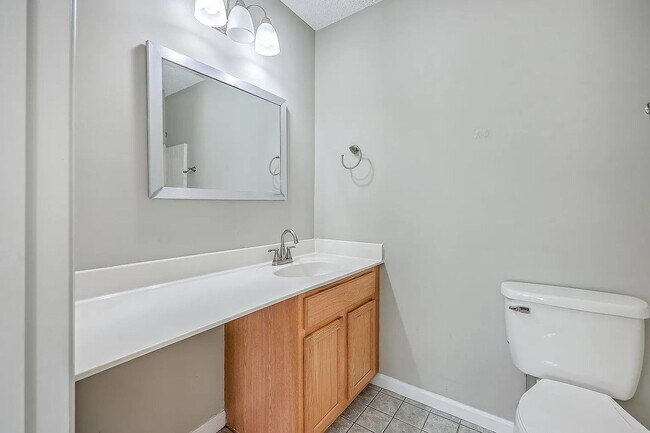 Building Photo - Spacious Living in Goose Creek