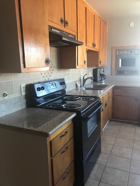 Building Photo - 2234 Lomita Blvd