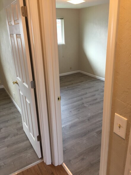 Building Photo - 520 N 38th Pl