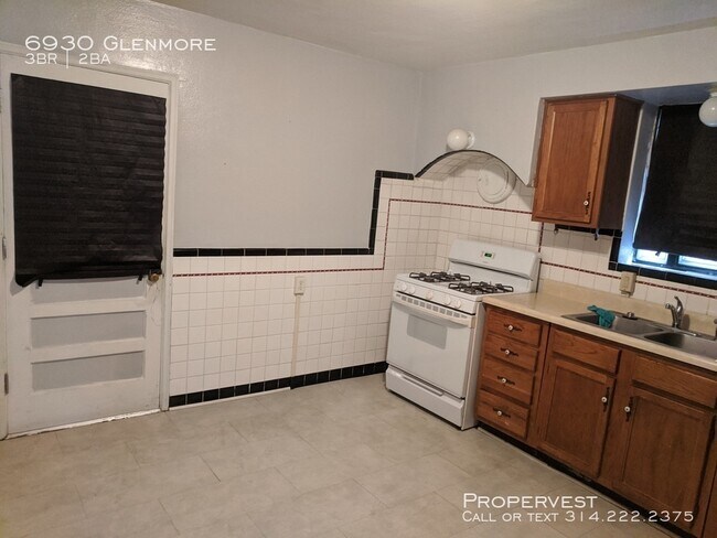 Building Photo - 6930 Glenmore Ave