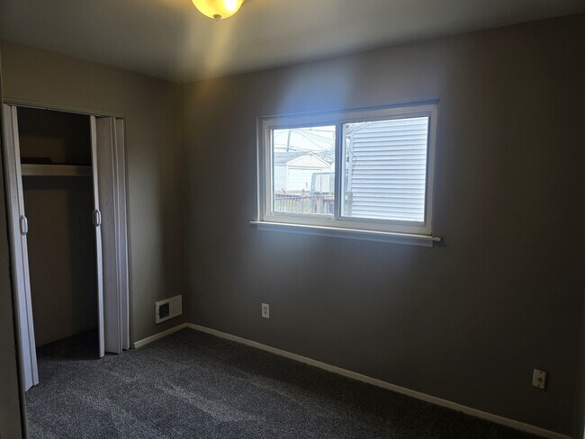 Building Photo - 13629 Sidonie Ave