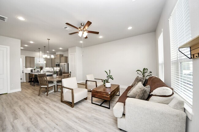 Building Photo - 9017 Lonestar Creekbend Ln