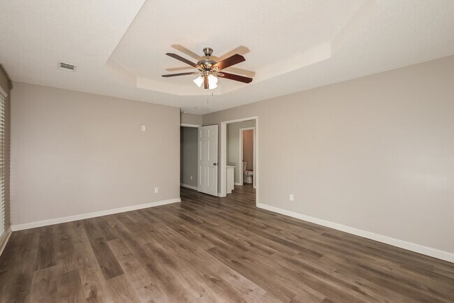 Building Photo - 14 Sleepy Hollow Ct