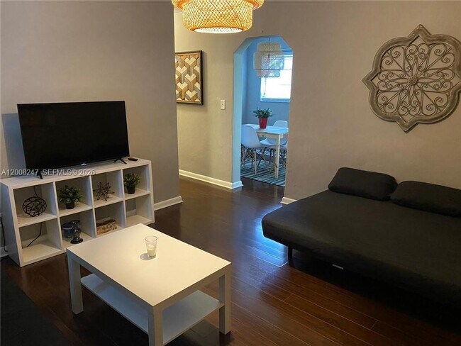 Building Photo - 375 SW 19th Ave