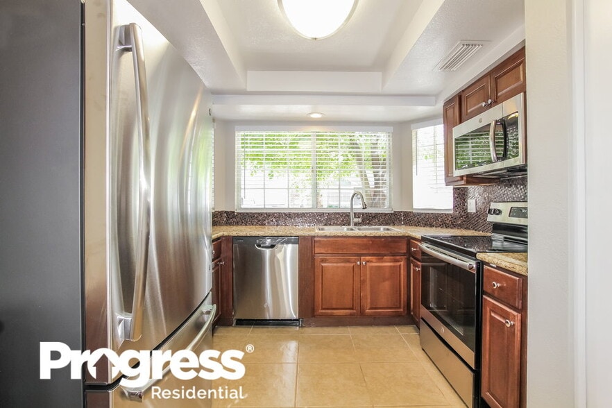 Building Photo - 3552 E Le Marche Ave