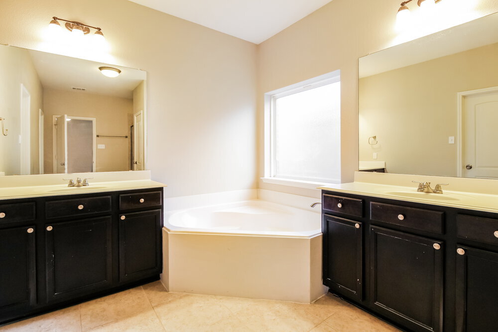 Building Photo - 821 Summer Oaks Dr