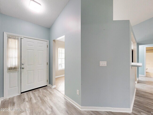 Building Photo - 2084 Frogmore Dr