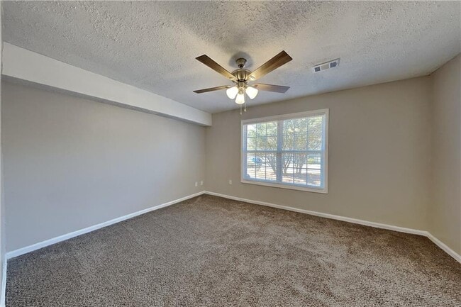 Building Photo - 1210 Hannah Ct SE