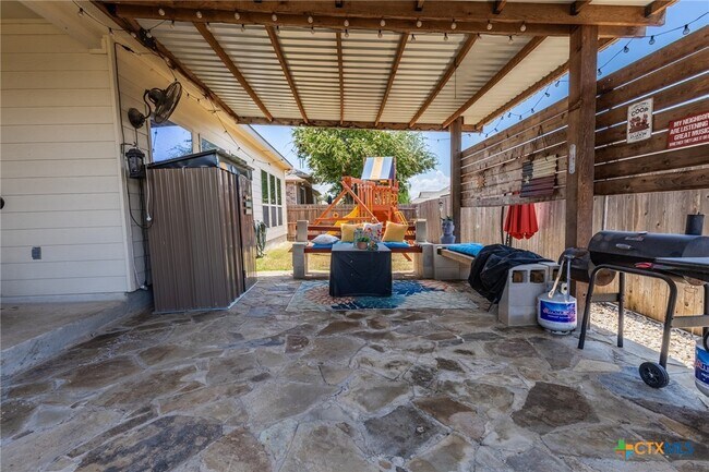 Building Photo - 1722 Village Springs