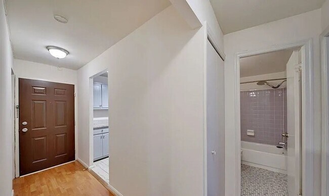 Building Photo - Bright & Spacious 3BR/2BA in the Heart of Columbia Heights