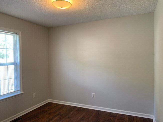 Building Photo - Clayton Ranch, 3 Bedrooms, Large Yard, App...