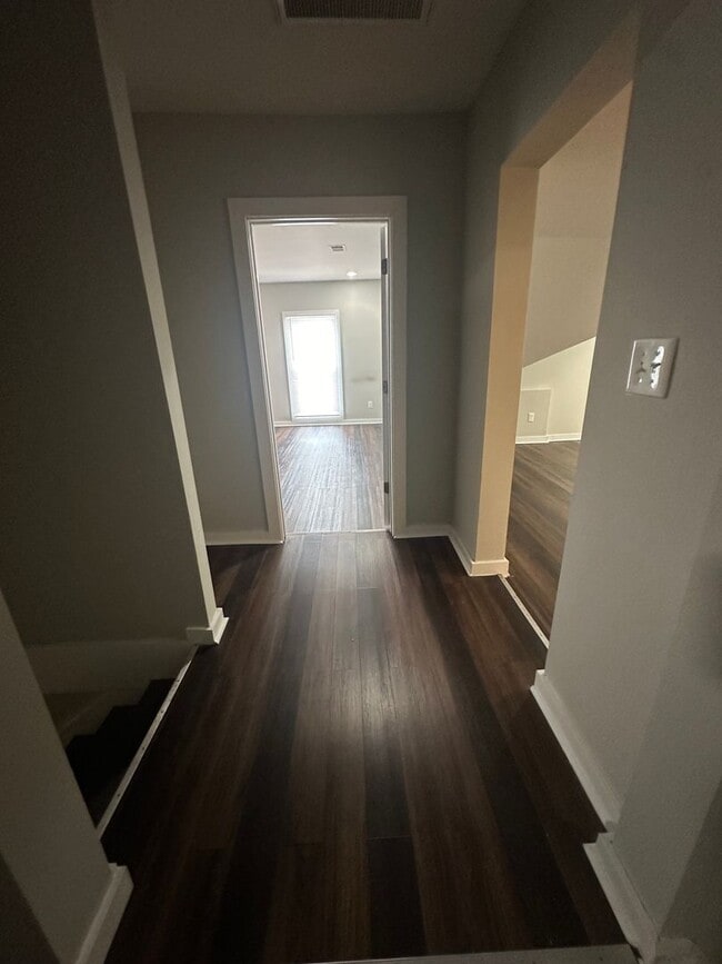 Building Photo - 146 W Lexington Ave