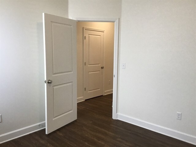 Building Photo - 3080 Creek Village Ln