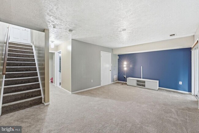 Building Photo - 10703 Campus Way S