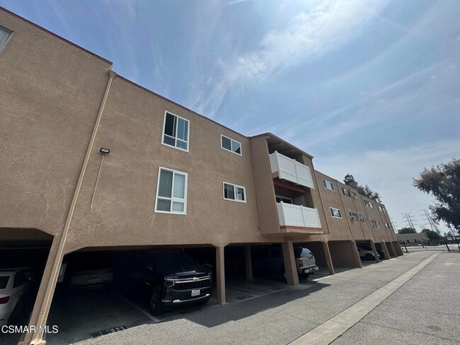 Building Photo - 10331 Lindley Ave