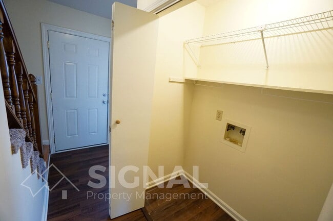 Building Photo - 395 Jamestown Manor Dr