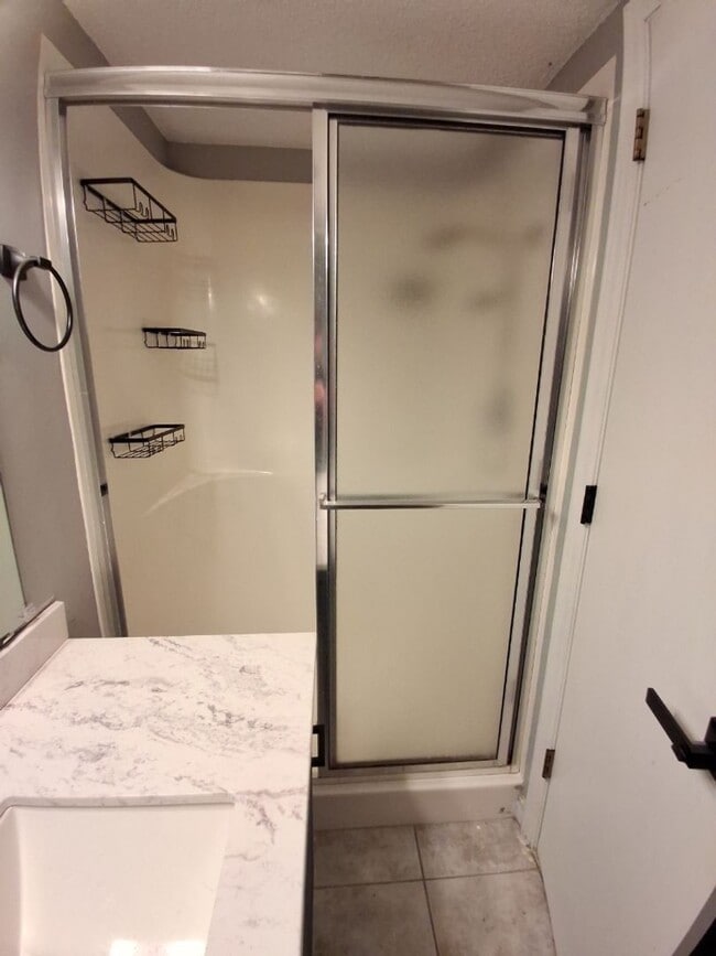 Building Photo - Open House 11/14/25 6-7pm! 3 Bedroom / 1.5...