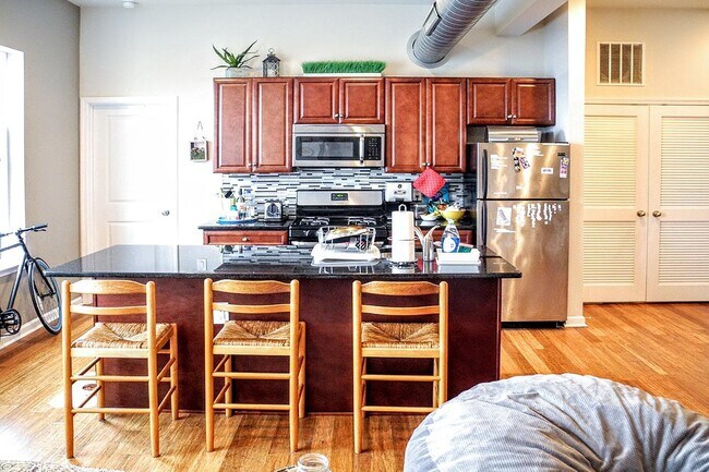 Building Photo - 1509 W Girard Ave