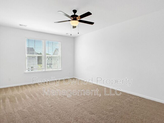 Building Photo - 162 Yorkshire Dr