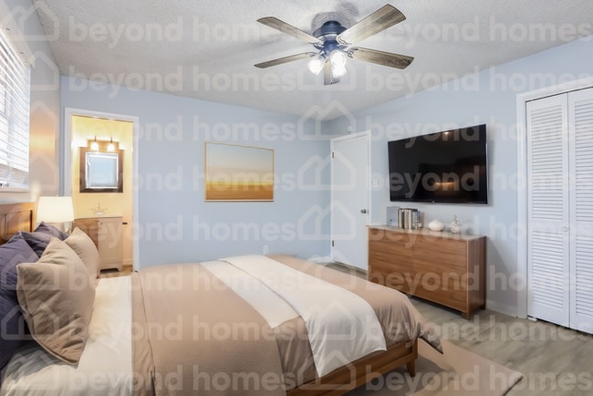 Building Photo - Beautifully renovated home with 3 bedroom ...