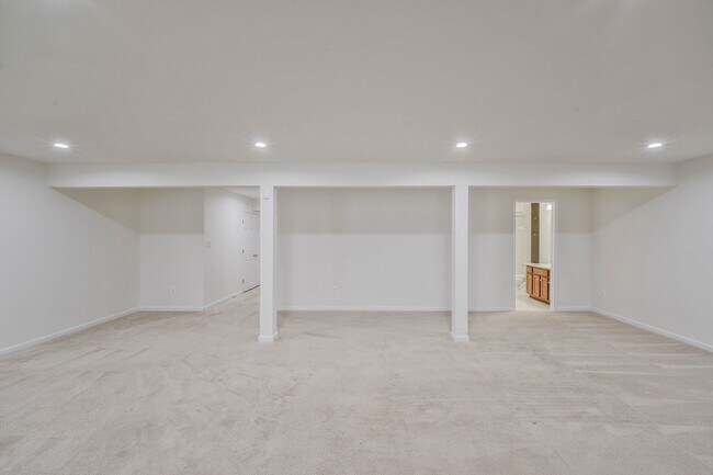 Building Photo - 3461 Eagle Ridge Dr