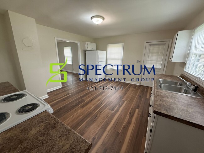 Building Photo - Freshly Remodeled 2 Bed / 1 Bath Home in Russellville!