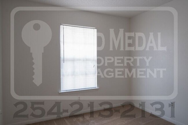 Building Photo - 1803 Cedarhill Dr