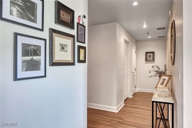 Building Photo - 150 S Las Vegas Blvd