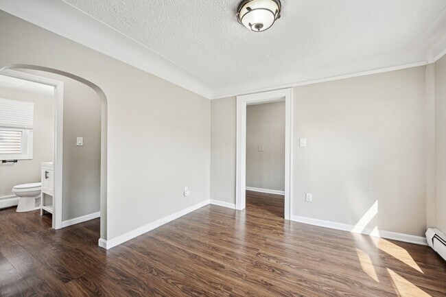 Building Photo - 1029 E Granet Ave