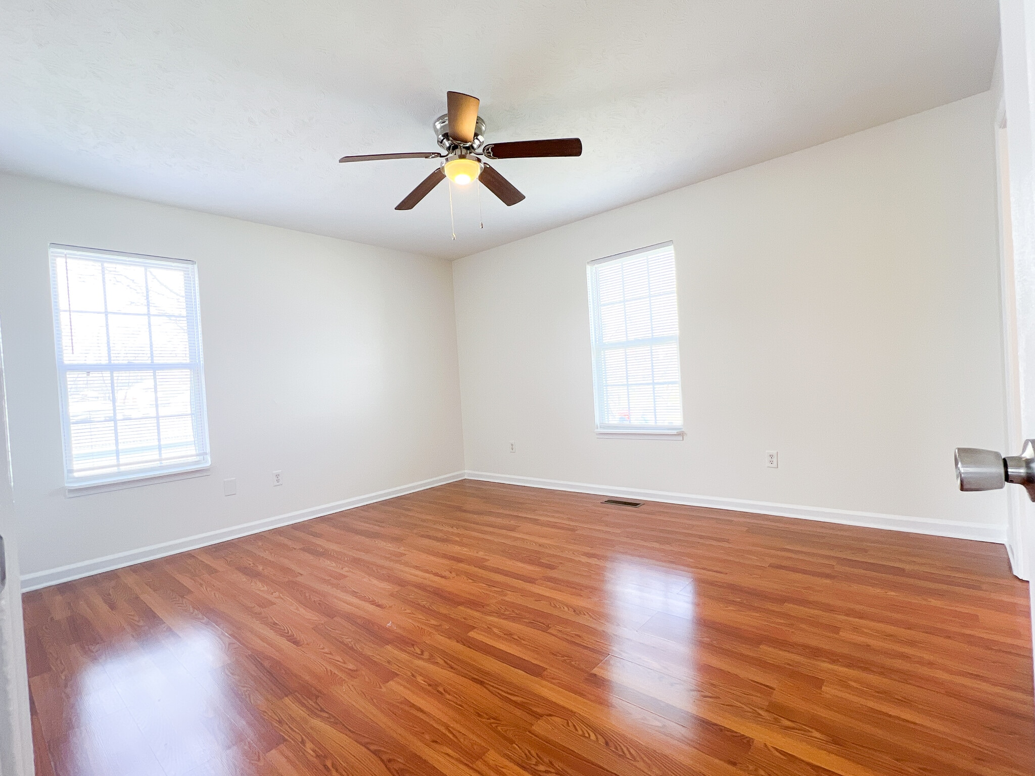 Primary Bedroom - 1451 N Delphine Ave