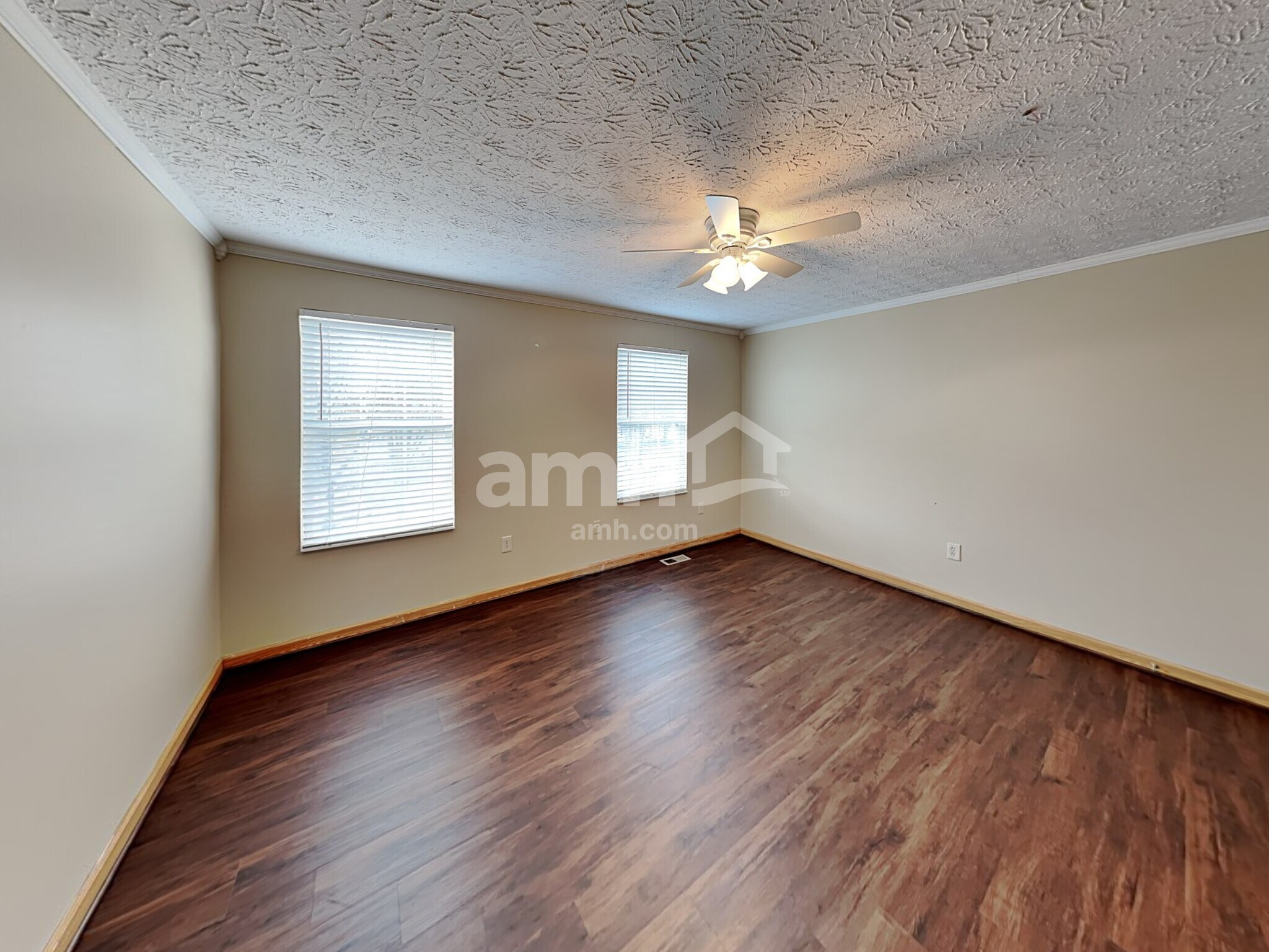 Building Photo - 472 Greenhill Dr