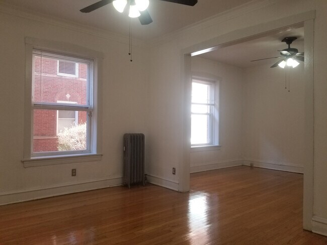 Building Photo - 2132 W Berteau Ave