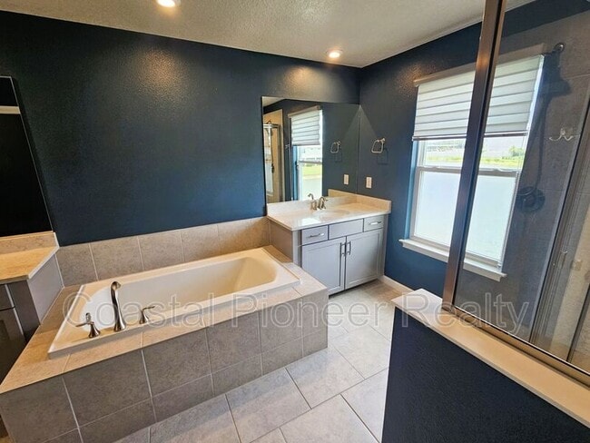 Building Photo - 19403 Blue Pond Dr
