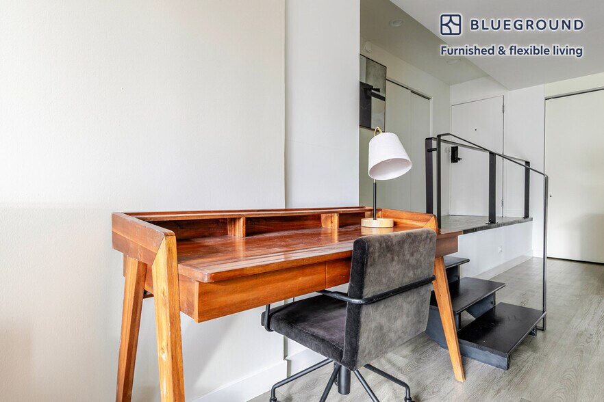 Building Photo - 21 E Chestnut St