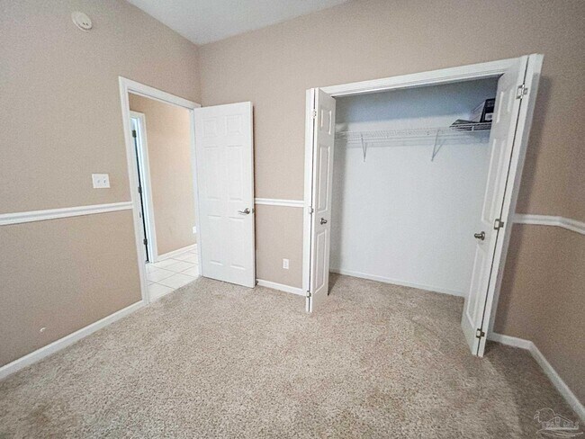 Building Photo - 1192 Longwood Dr