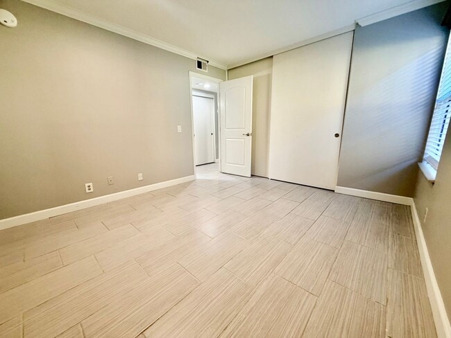 Building Photo - Charming 1 Bedroom, 1 bath condo in the heart of Irvine