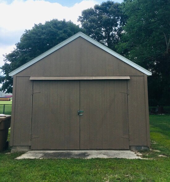 14X20 shed - 527 S Washington St