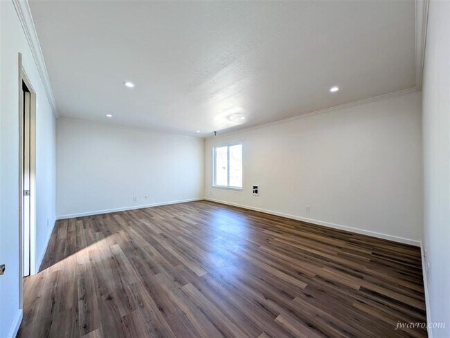 Building Photo - 3044 Franklin St