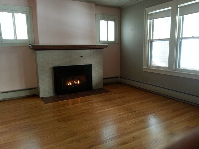 Building Photo - 514 W Breckenridge St