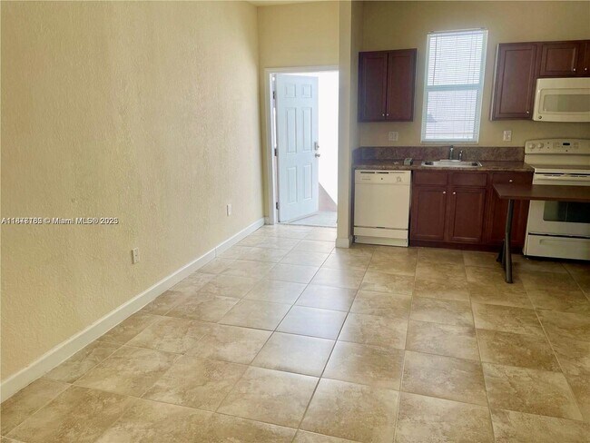 Building Photo - 9203 SW 170th Ct