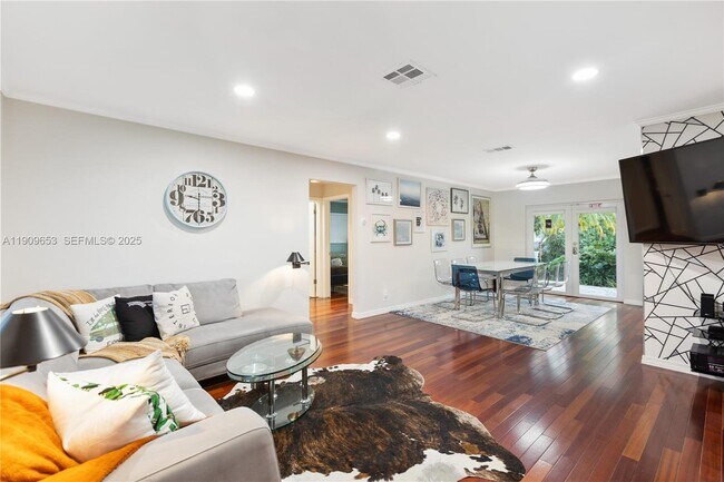 Building Photo - 418 SE 3rd Terrace