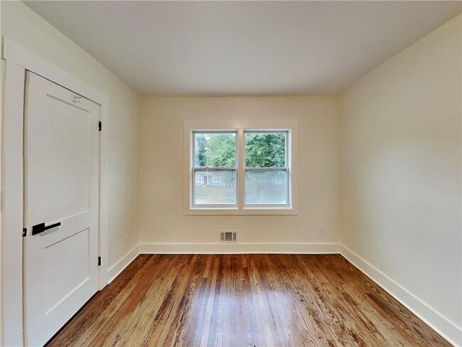 Building Photo - 108 Burbank Dr NW