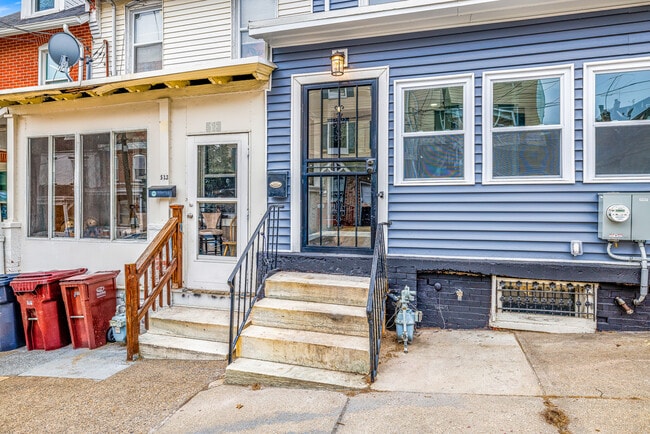 Building Photo - 515 Delamore Pl