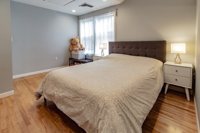 Building Photo - 316 Rindge Ave