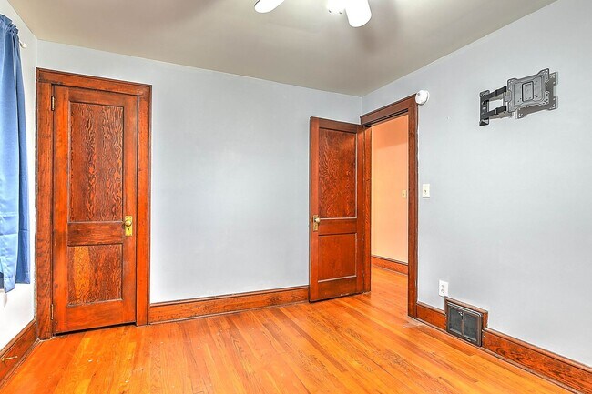 Building Photo - 14 22nd St